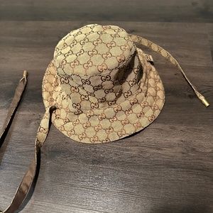 Gucci logo bucket hat